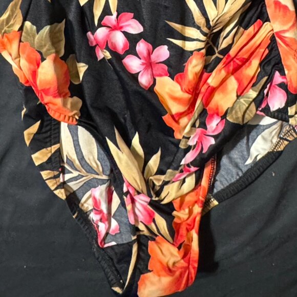 Women's vibrant 1 piece supportive bathing suit-size 16 - Picture 2 of 3